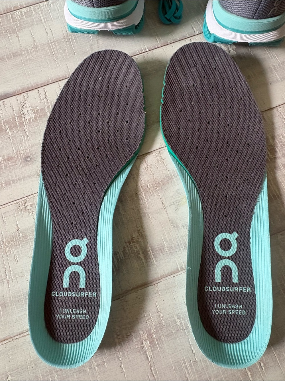 On Running Cloud Surfer in Teal and Charcoal - Picture 4 of 10